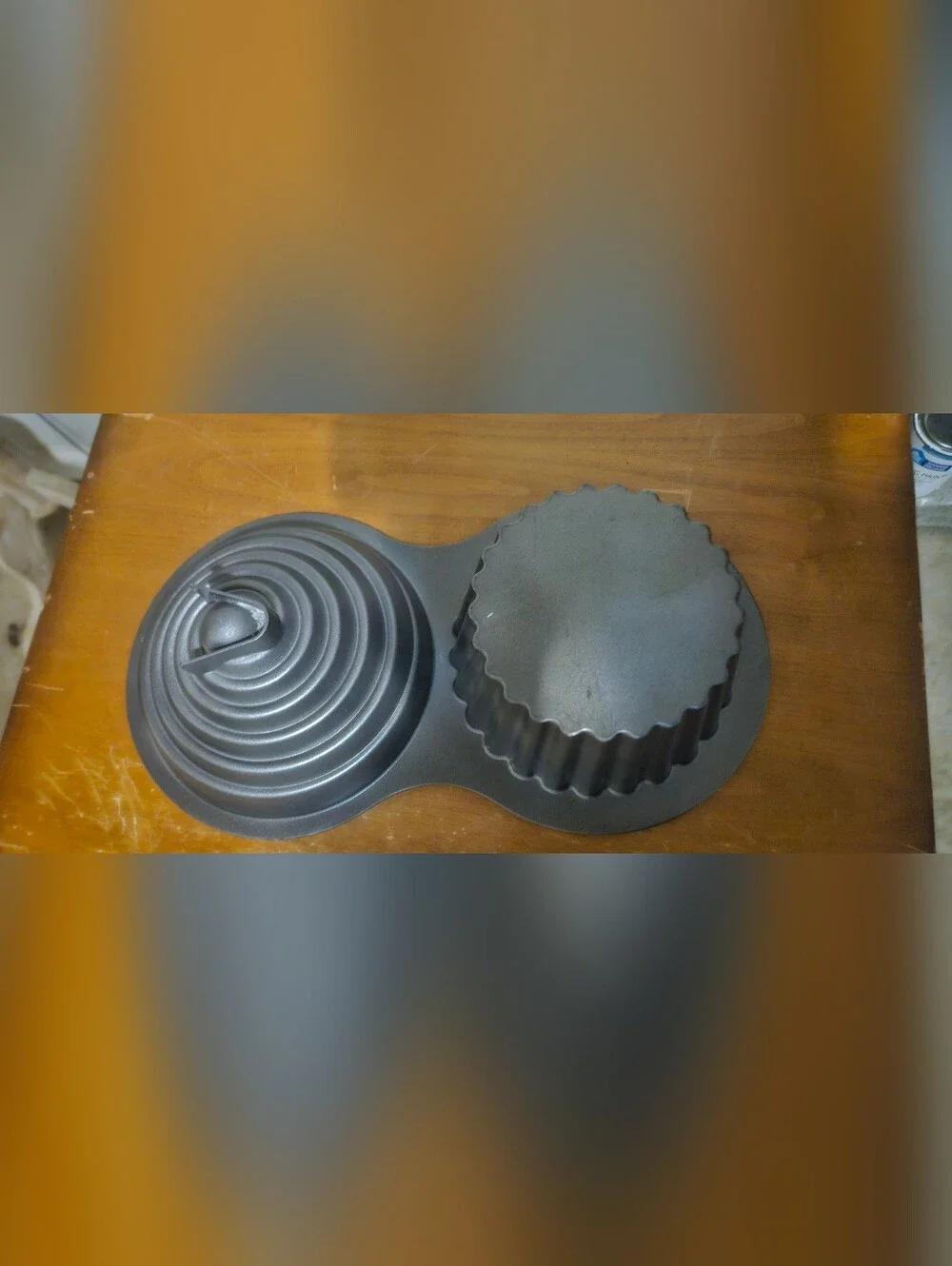 Giant Wilton Dual-Shape CupCake Pan - Black